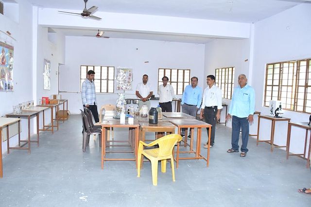 Zoology Lab - Smt. Gomati Devi T.T. College